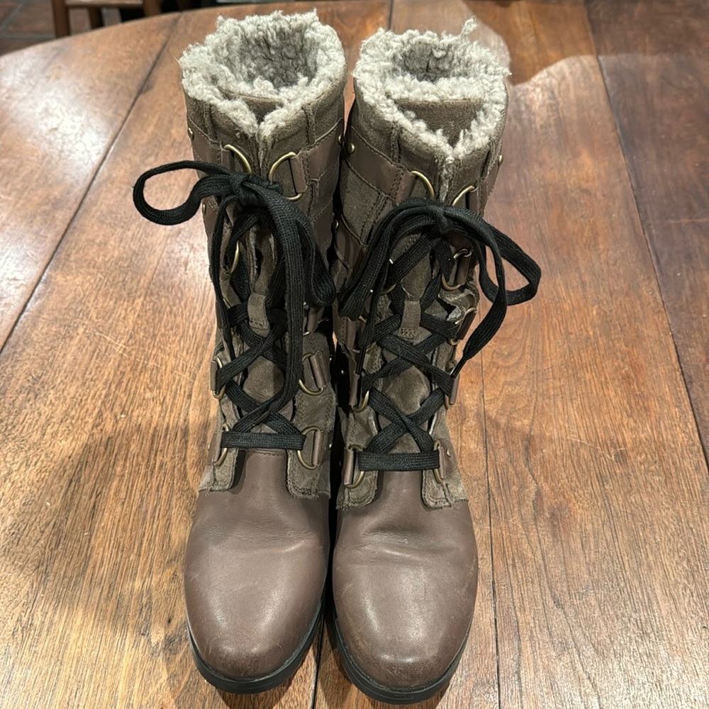 Sorel Emelie Sherpa Women’s Boots Size 8.5